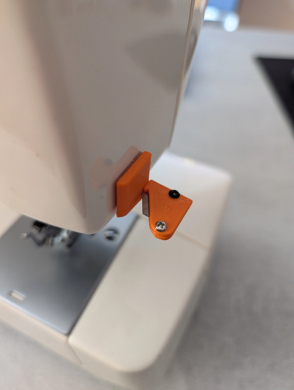 Realaus nupjautuko vaizdas, kur geriau matosi peiliukas.